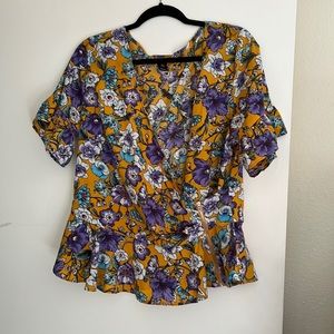 3/20$ shein floral short sleeve top, v neck, zipper, yellow purple white, 0XL